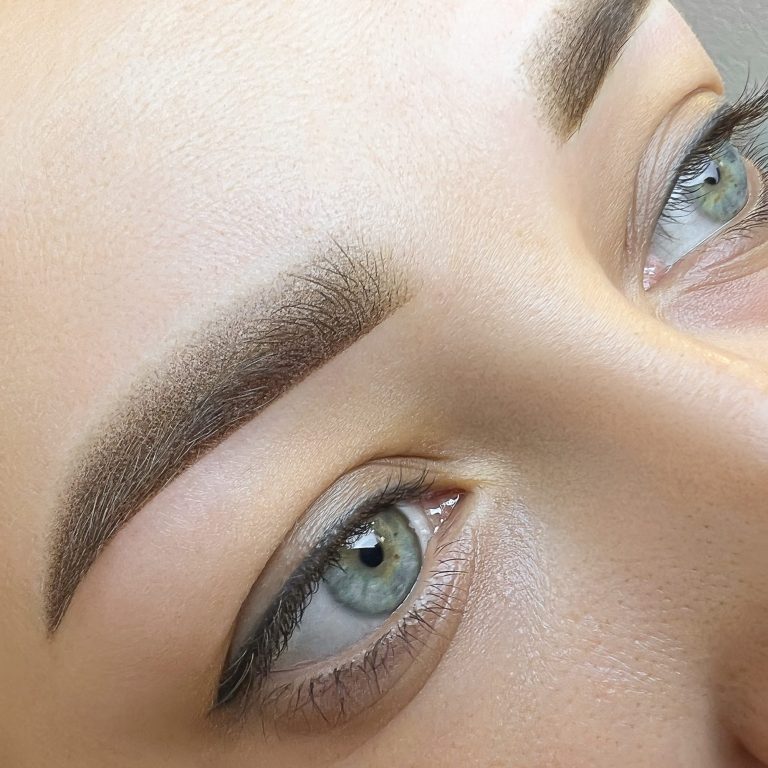 Powder Brows Permanent Make-up Powder für einen eleganten Farbverlauf – Kosmetikkunst, Fürth Sanft definierte Augenbrauen mit Powder Brows – Permanent Make-up in Fürth 90765, Erlanger Str. 42a