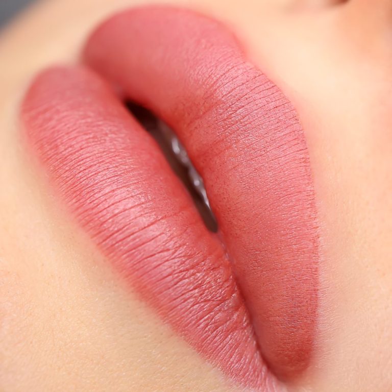 Lippenpigmentierung für strahlende Lippen – ELEGANCE COSMETICS, Fürth Frische Lippenfarbe durch Permanent Make-up – Lippenpigmentierung in Erlanger Str. 42a, 90765 Fürth